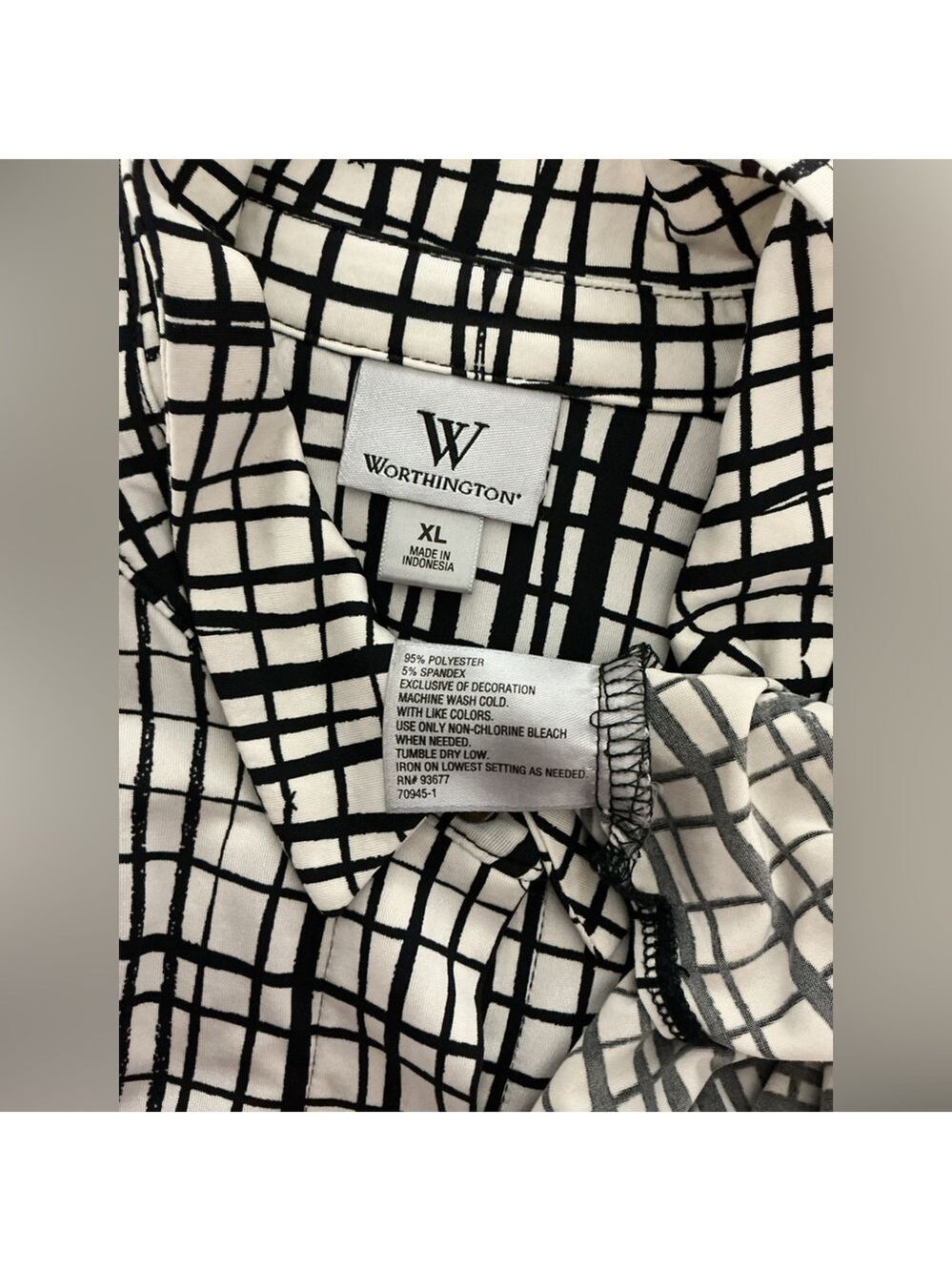 Worthington Black & White Grid Print Sleeveless Hidden Button Front Blouse – XL - Picture 5 of 10